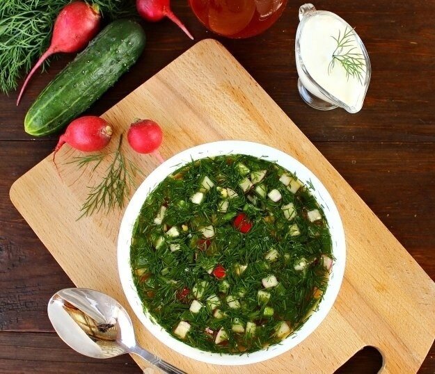 Летняя классика: окрошка с курицей на квасе