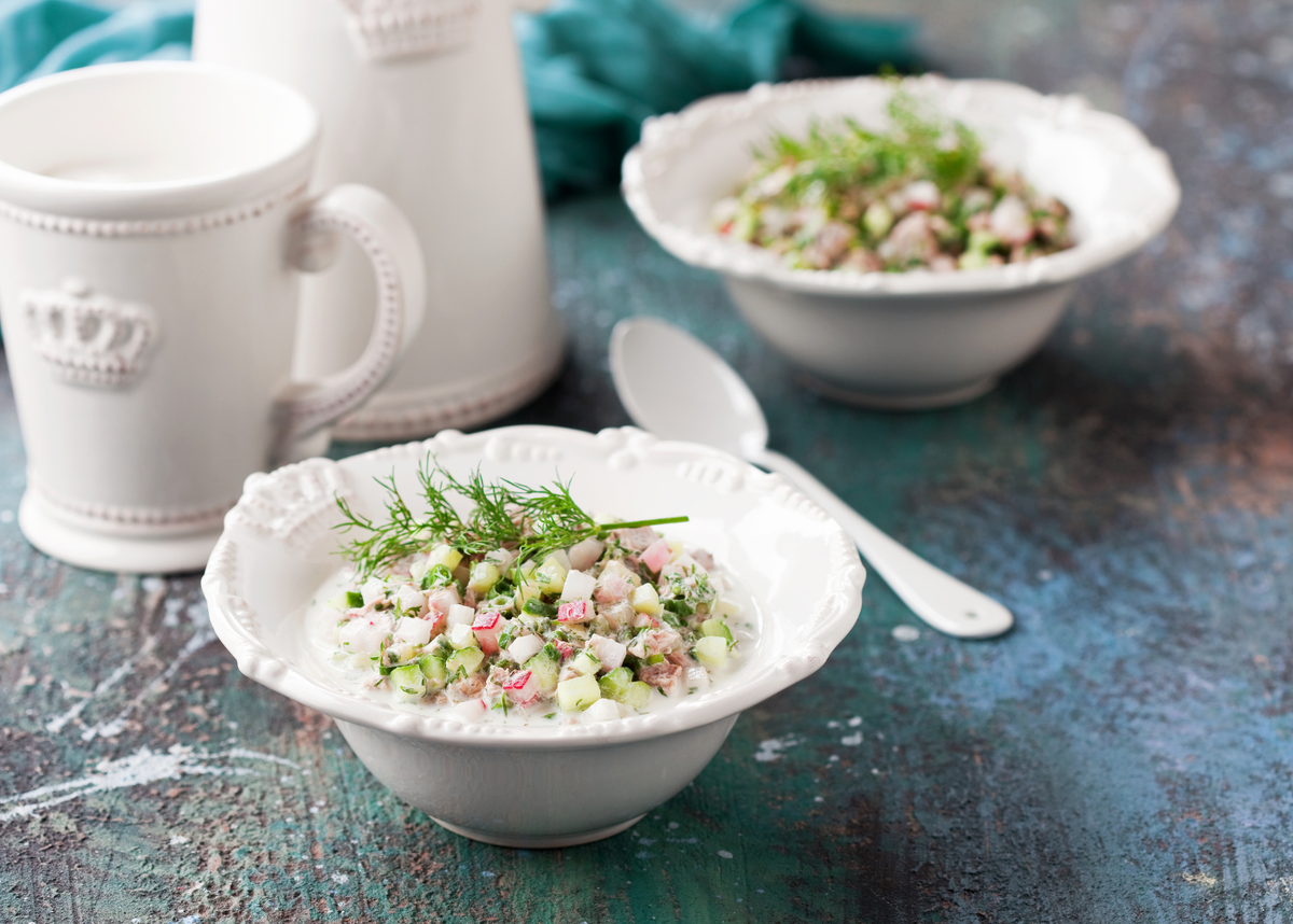 Нежная окрошка для взрослых: готовим с натуральным йогуртом и курицей