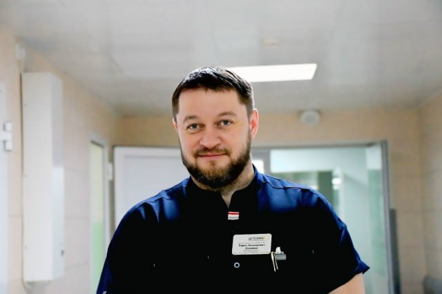 Медики четырех свердловских учреждений здравоохранения спасли 11-летнего мальчика, упавшего с четвертого этажа Медики четырех свердловских учреждений здравоохранения спасли 11-летнего мальчика, упавшего с четвертого этажа