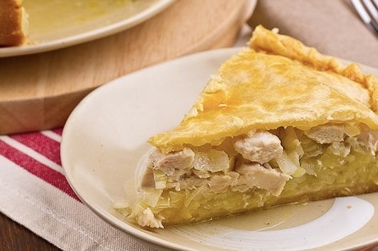 Новый взгляд на праздничный стол: мандариновый курник с курицей и картофелем