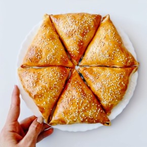 Кулинарный хит: идеальная самса с курицей и картошкой из слоеного теста