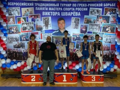 Юные борцы Нижнего Тагила завоевали награды всероссийского турнира