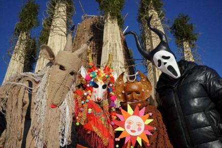 Сжигание 'Горящего сердца': Масленица в Никола-Ленивце