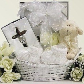 Как выбрать идеальный подарок на крестины для ребенка