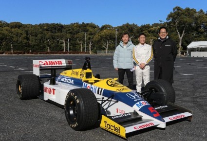 Такума Сато прокатился на легендарном Williams в Токио