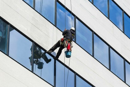 Эффективное мытьё фасадов: как продлить жизнь вашему зданию