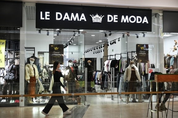 На русских вывесках — только русский: новые языковые ограничения в стране