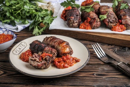 Секреты приготовления балканских чевапчичей в беконе