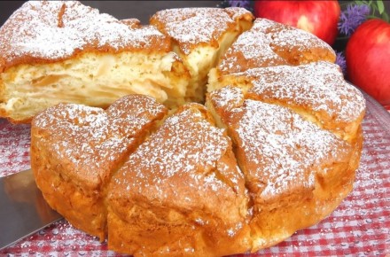 Ароматная шарлотка, которую легко приготовить