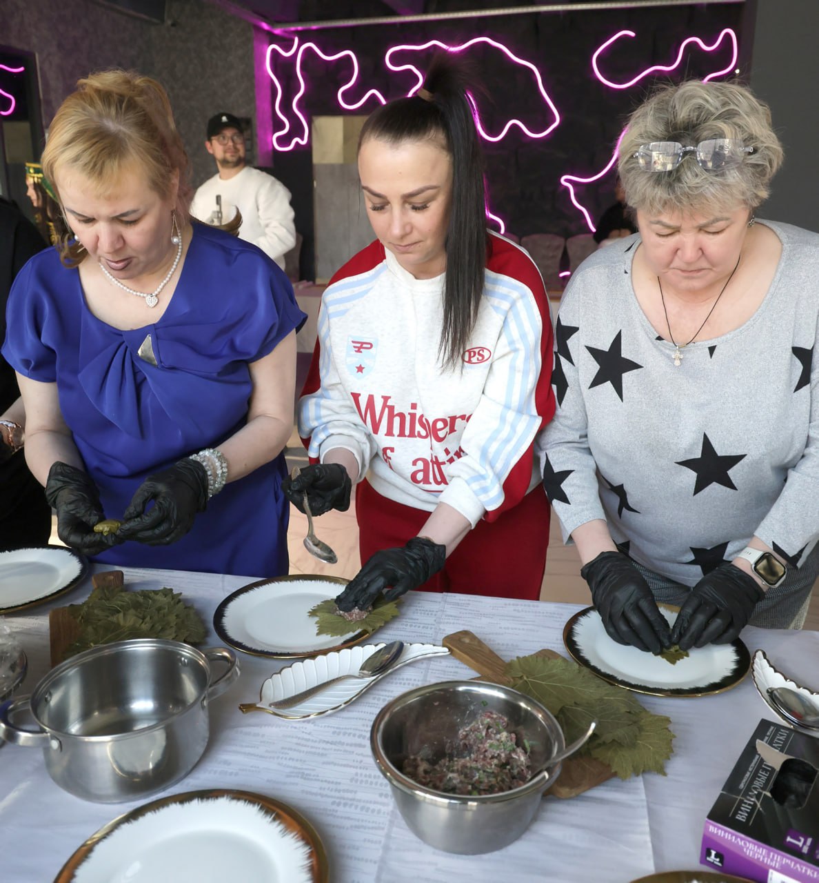 Дружить лучше за накрытым столом Дружить лучше за накрытым столом