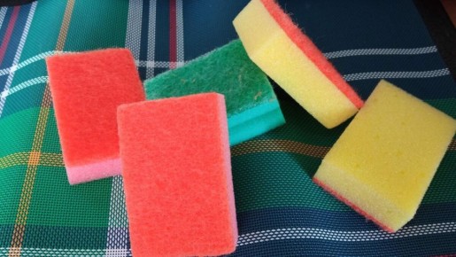 Как дешевые губки для мытья посуды могут решить разные бытовые проблемы