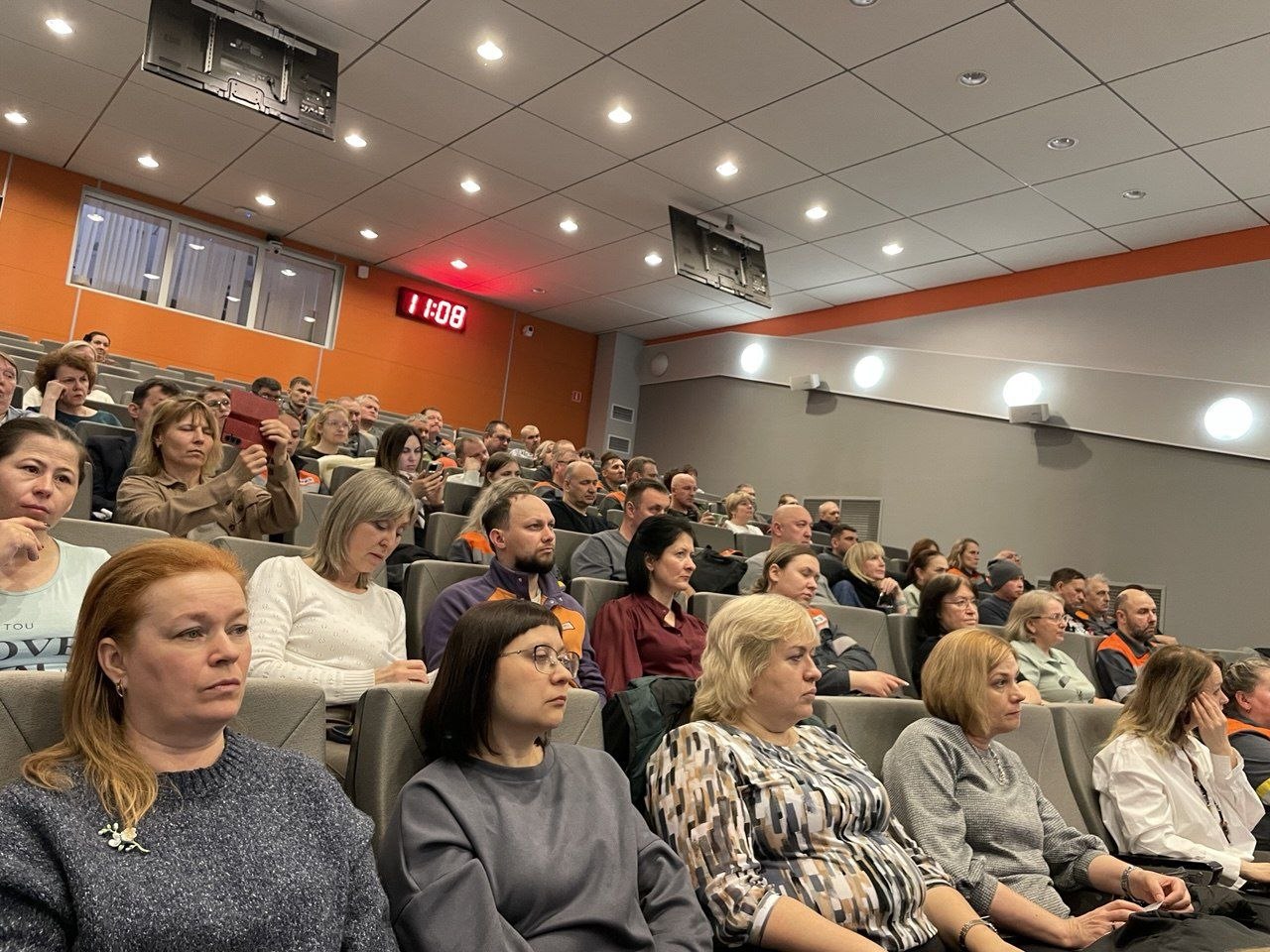 Диалог в условиях перемен. Сегодня прошла расширенная встреча председателей профсоюзных комитетов структурных подразделений ЕВРАЗ НТМК, где обсуждались вопросы, которые напрямую касаются каждого работника металлургического... Диалог в условиях перемен. Сегодня прошла расширенная встреча председателей профсоюзных комитетов структурных подразделений ЕВРАЗ НТМК, где обсуждались вопросы, которые напрямую касаются каждого работника металлургического...