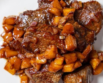 Неповторимый вкус Нормандии: как приготовить телятину с яблоками и сидром