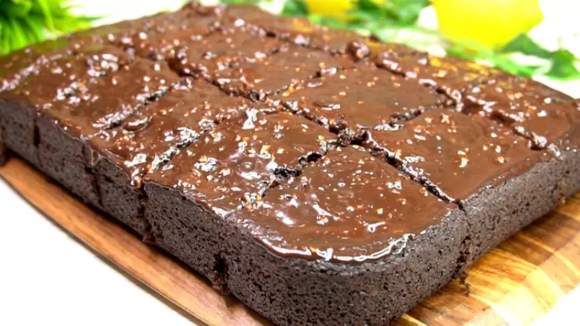 Вкусный сюрприз: как приготовить «Сумасшедший» пирог без яиц и масла