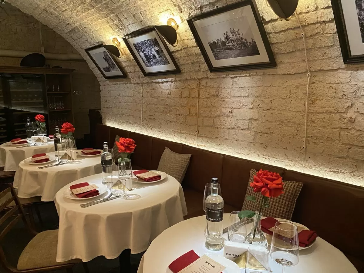 Винные подземелья Лубянки: новый ресторан Barbaresco wine&music радует гастрономов
