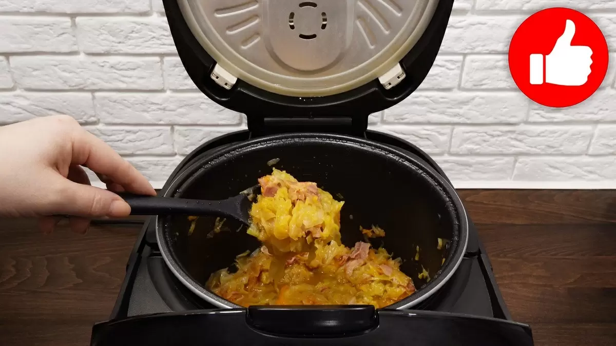 Тушёная капуста с беконом: сытный и вкусный рецепт для мультиварки