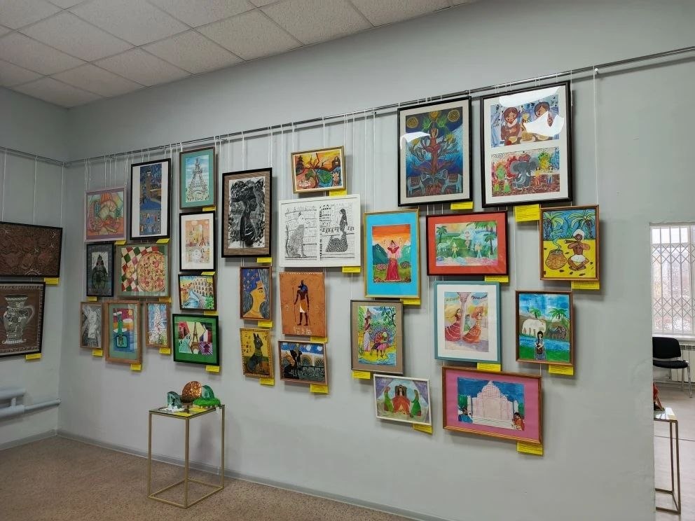 В Нижнетагильском музее изобразительных искусств в выставочных залах открылась ежегодная городская выставка детского художественного творчества В Нижнетагильском музее изобразительных искусств в выставочных залах открылась ежегодная городская выставка детского художественного творчества