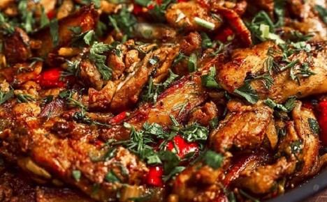 Праздник вкуса дома: как быстро приготовить ароматную курицу с картошкой