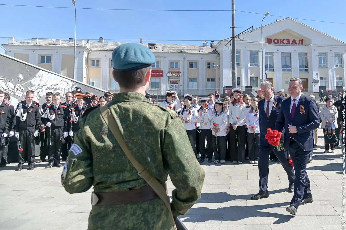 Акция памяти на одном из знаковых мемориалов Нижнего Тагила – площади Трудовой доблести Акция памяти на одном из знаковых мемориалов Нижнего Тагила – площади Трудовой доблести