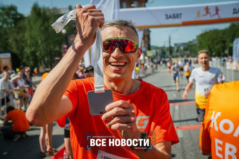 Самый большой спортивный праздник прошел в Нижнем Тагиле – это легкоатлетический забег «Дай пять», организованный ЕВРАЗом Самый большой спортивный праздник прошел в Нижнем Тагиле – это легкоатлетический забег «Дай пять», организованный ЕВРАЗом
