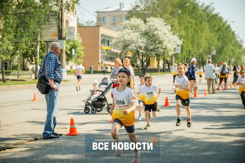 Самый большой спортивный праздник прошел в Нижнем Тагиле – это легкоатлетический забег «Дай пять», организованный ЕВРАЗом Самый большой спортивный праздник прошел в Нижнем Тагиле – это легкоатлетический забег «Дай пять», организованный ЕВРАЗом
