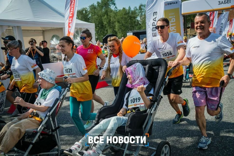 Самый большой спортивный праздник прошел в Нижнем Тагиле – это легкоатлетический забег «Дай пять», организованный ЕВРАЗом Самый большой спортивный праздник прошел в Нижнем Тагиле – это легкоатлетический забег «Дай пять», организованный ЕВРАЗом