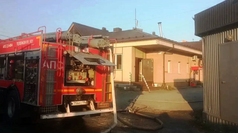 В Нижнем Тагиле произошел пожар в кафе быстрого питания «Дурум хаус» на Привокзальной площади В Нижнем Тагиле произошел пожар в кафе быстрого питания «Дурум хаус» на Привокзальной площади