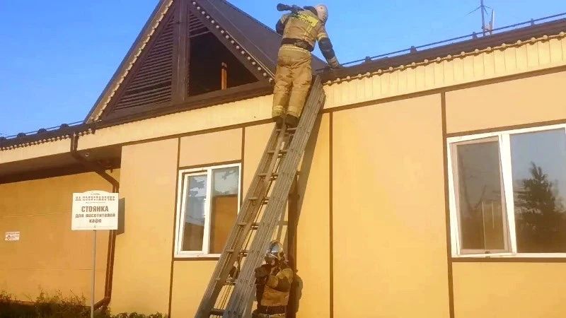 В Нижнем Тагиле произошел пожар в кафе быстрого питания «Дурум хаус» на Привокзальной площади