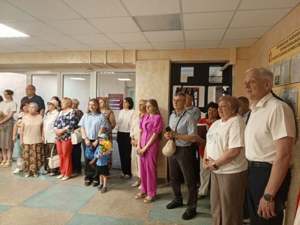 Подарок к юбилею: в администрации Ленинского района открылась выставка картин Наталии Рудый Подарок к юбилею: в администрации Ленинского района открылась выставка картин Наталии Рудый