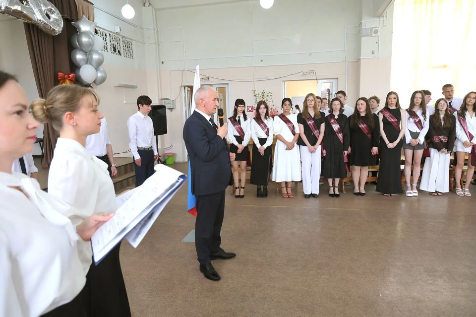 В школах – «Последние звонки» В школах – «Последние звонки»