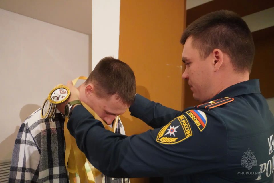 В Первоуральске определили лучших юных спасателей Свердловской области В Первоуральске определили лучших юных спасателей Свердловской области