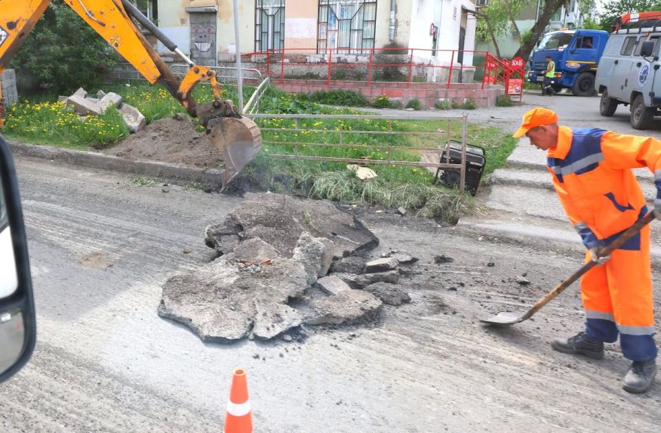 Будет ровно и надежно. Продолжается ремонт дороги и тротуаров на улице Газетная Будет ровно и надежно. Продолжается ремонт дороги и тротуаров на улице Газетная