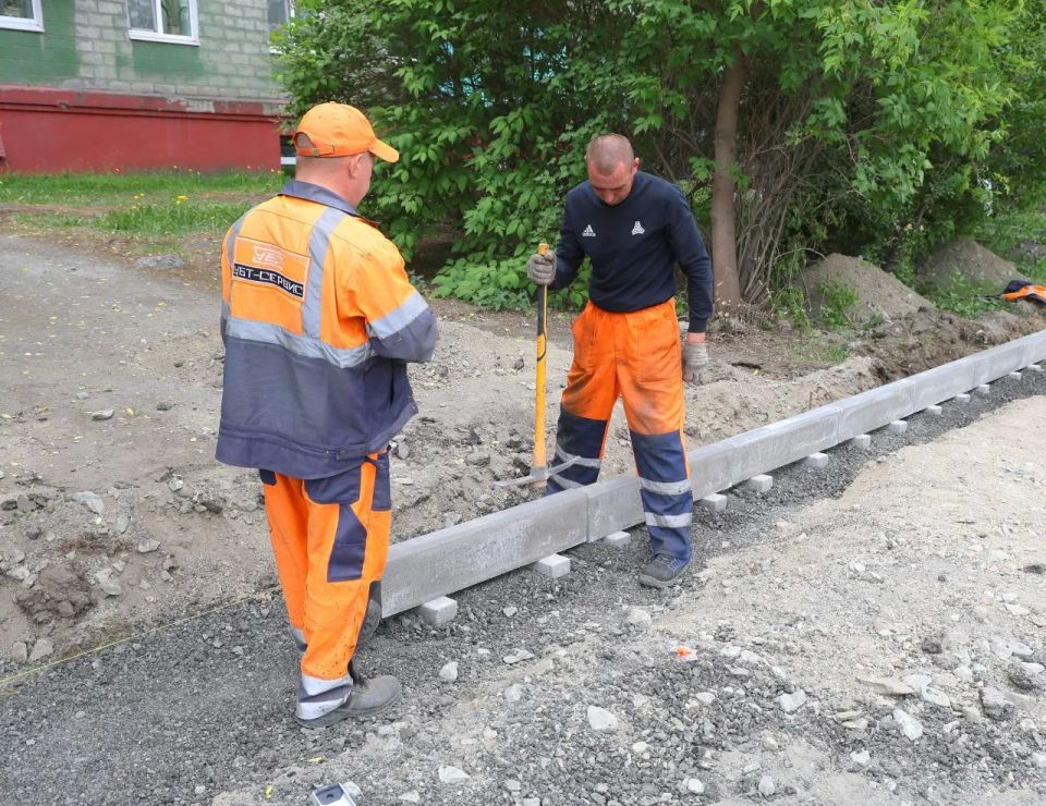 Будет ровно и надежно. Продолжается ремонт дороги и тротуаров на улице Газетная Будет ровно и надежно. Продолжается ремонт дороги и тротуаров на улице Газетная