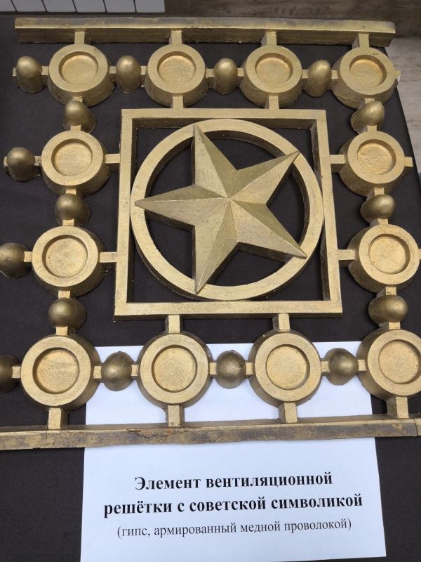 Кресло, лидеры и красные ладошки Кресло, лидеры и красные ладошки