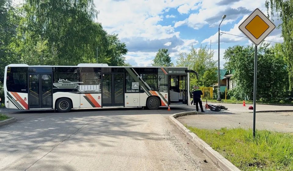 Подросток на питбайке попал под колёса автобуса в Нижнем Тагиле Подросток на питбайке попал под колёса автобуса в Нижнем Тагиле