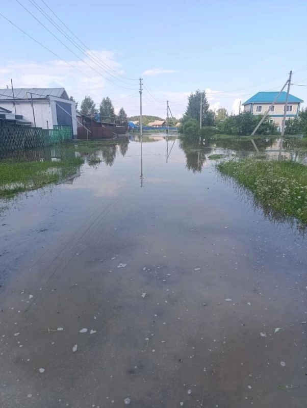 Под Нижним Тагилом заливает сады и поселки Под Нижним Тагилом заливает сады и поселки