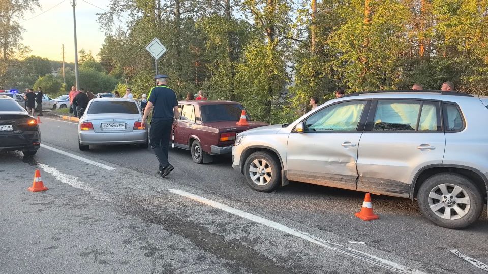 В Госавтоинспекции рассказали подробности вчерашнего массового ДТП на Южном подъезде к Нижнему Тагилу В Госавтоинспекции рассказали подробности вчерашнего массового ДТП на Южном подъезде к Нижнему Тагилу