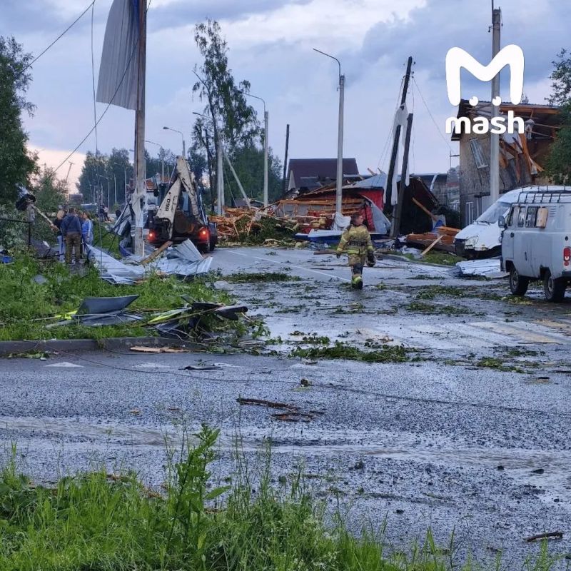 16 человек пострадали в результате торнадо в Свердловской области 16 человек пострадали в результате торнадо в Свердловской области