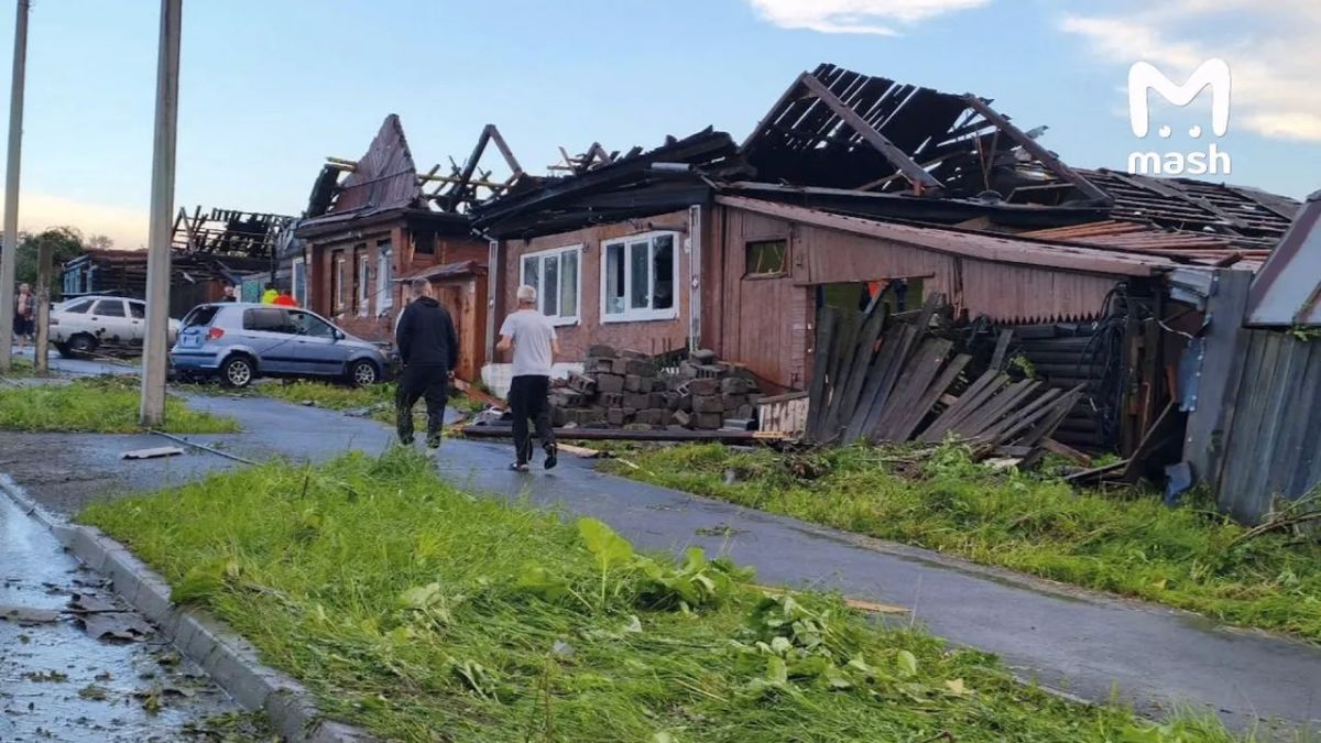 16 человек пострадали в результате торнадо в Свердловской области 16 человек пострадали в результате торнадо в Свердловской области
