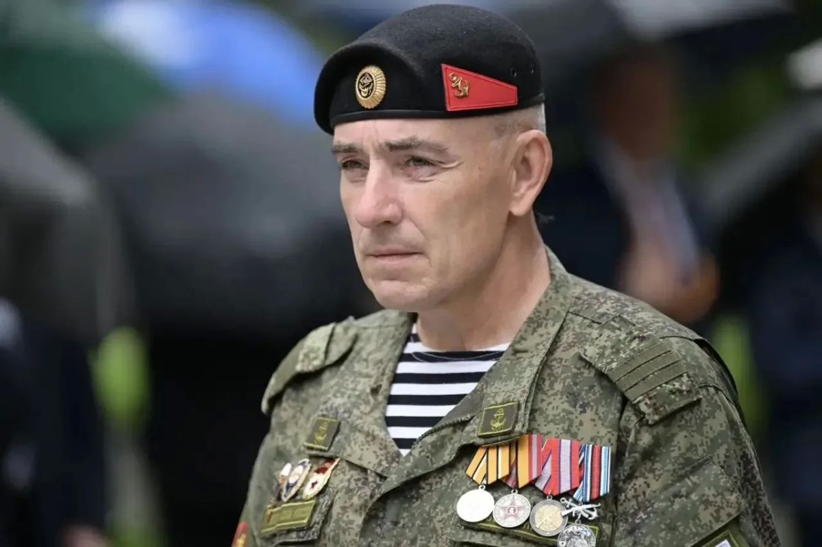 Денис Паслер почтил память ветеранов боевых действий в Нижнем Тагиле Денис Паслер почтил память ветеранов боевых действий в Нижнем Тагиле