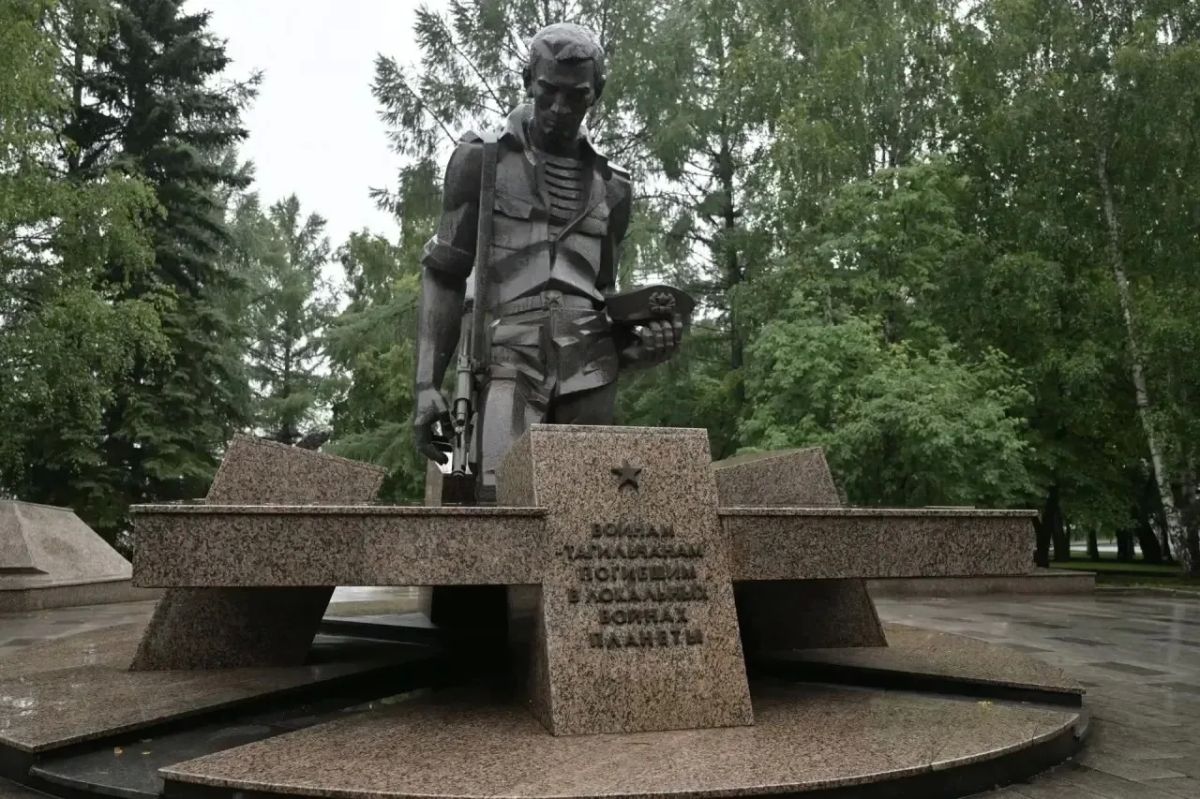 Денис Паслер почтил память ветеранов боевых действий в Нижнем Тагиле Денис Паслер почтил память ветеранов боевых действий в Нижнем Тагиле