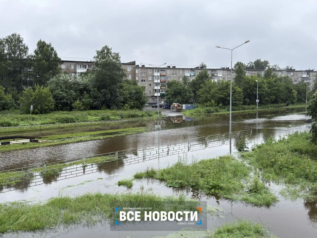 Таким парк "Народный" сегодняшним утром увидел журналист ИА "Все новости" Таким парк "Народный" сегодняшним утром увидел журналист ИА "Все новости"