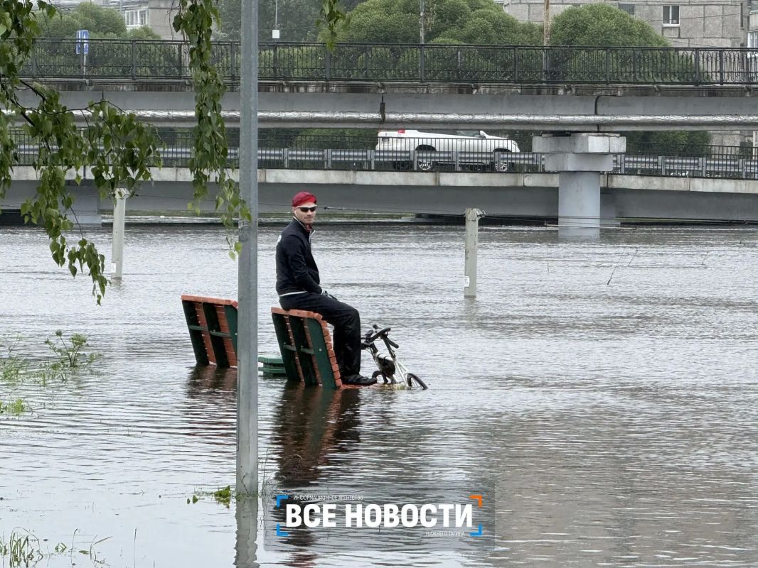 Таким парк "Народный" сегодняшним утром увидел журналист ИА "Все новости" Таким парк "Народный" сегодняшним утром увидел журналист ИА "Все новости"