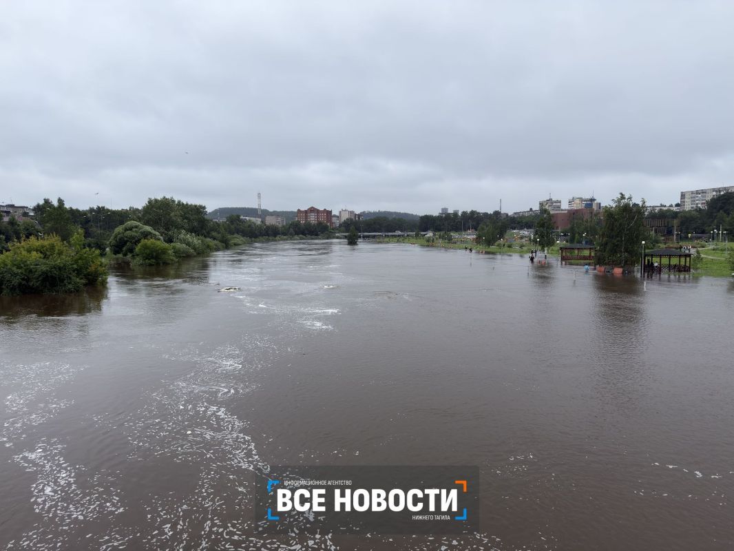 В Нижнем Тагиле из-за паводка закрыли мост на улице Красноармейской В Нижнем Тагиле из-за паводка закрыли мост на улице Красноармейской