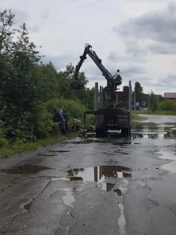 Последствия дождевого паводка в Свердловской области устраняют в круглосуточном режиме Последствия дождевого паводка в Свердловской области устраняют в круглосуточном режиме