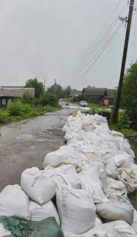 Во многих районах региона вода активно уходит, экстренные и коммунальные службы ликвидируют последствия паводка и восстанавливают инфраструктуру Во многих районах региона вода активно уходит, экстренные и коммунальные службы ликвидируют последствия паводка и восстанавливают инфраструктуру