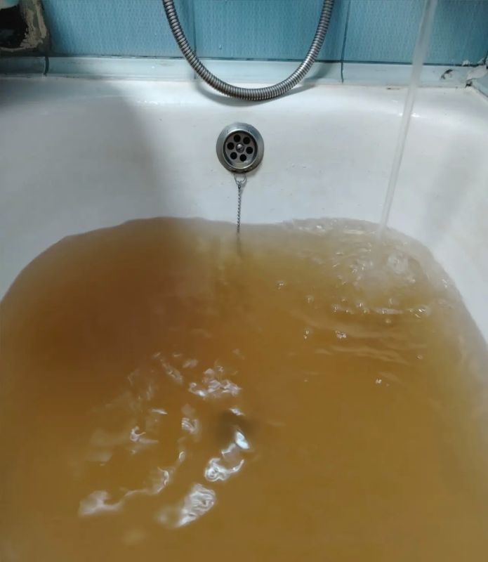 Жителям Верхней Салды запретили пить воду из-под крана, а тагильчанам — нет Жителям Верхней Салды запретили пить воду из-под крана, а тагильчанам — нет