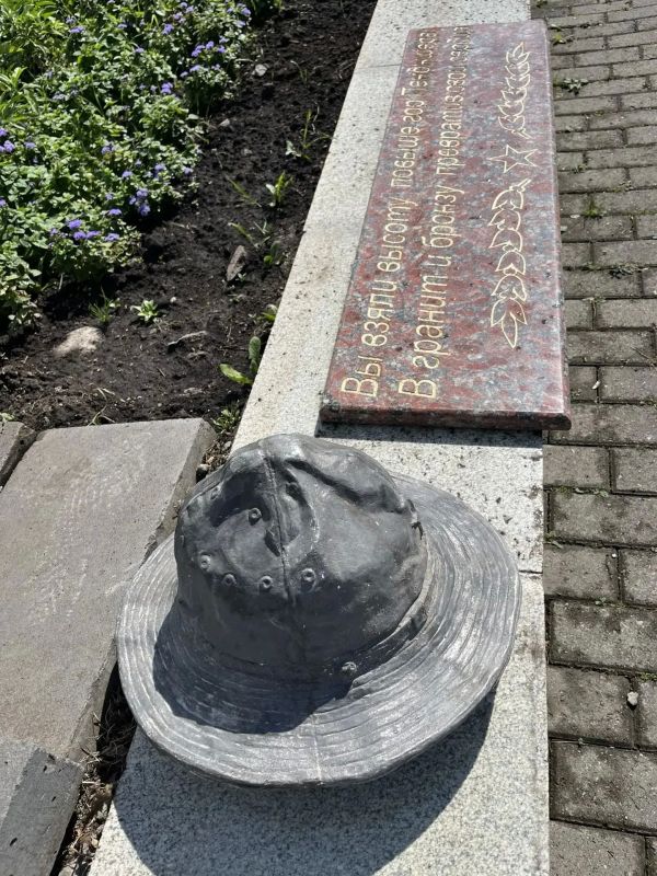 Афганка у подножия звезды. Глава города Владислав Пинаев провел выездное совещание на Аллее Славы, где идет к завершению реконструкция памятника воинам-интернационалистам Афганка у подножия звезды. Глава города Владислав Пинаев провел выездное совещание на Аллее Славы, где идет к завершению реконструкция памятника воинам-интернационалистам