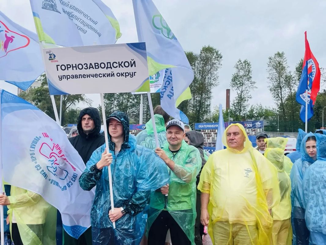 Сквозь ливень к финишу: медики выдержали испытание погодой Сквозь ливень к финишу: медики выдержали испытание погодой