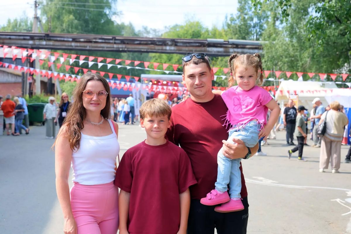 Колоритно и калорийно. На Лисьей горе раздался мощный выстрел из демидовских пушек - символичный аккорд Дня города Колоритно и калорийно. На Лисьей горе раздался мощный выстрел из демидовских пушек - символичный аккорд Дня города